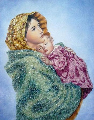 tranh Đức Mẹ bồng Chúa rất thích hợp treo tại phòng khách gia đình